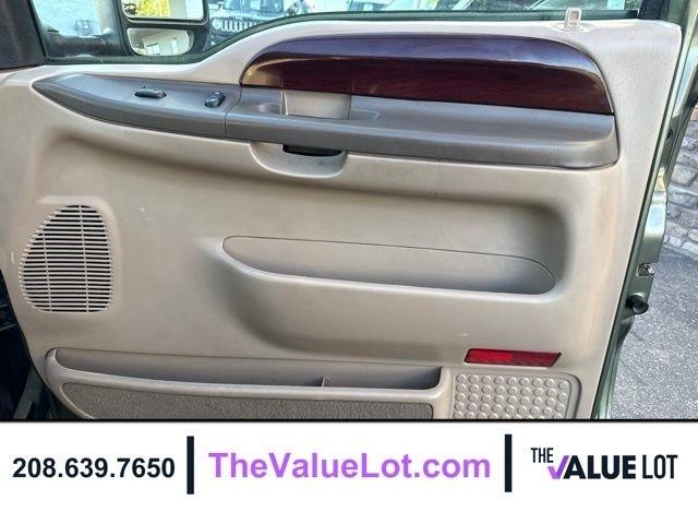 Ford Excursion  2004