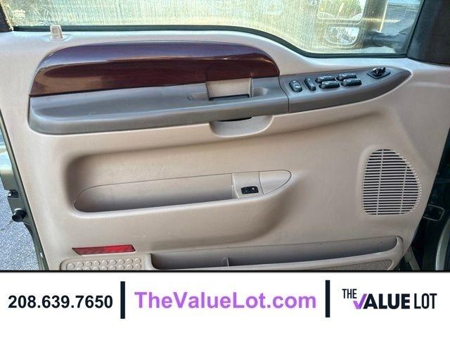 Ford Excursion  2004