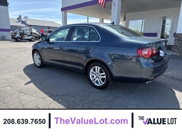 Volkswagen Jetta Sedan  2010