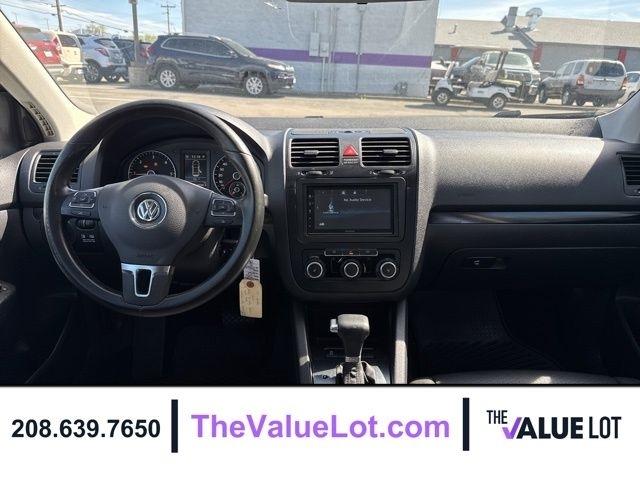 Volkswagen Jetta Sedan  2010
