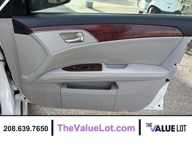Toyota Avalon  2011