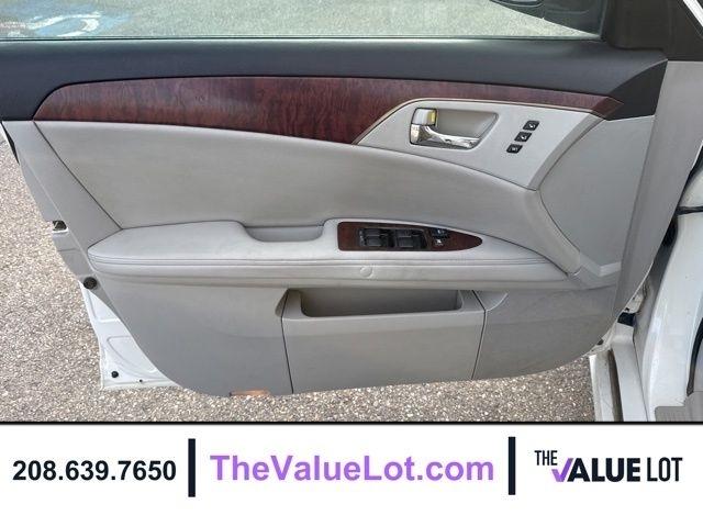 Toyota Avalon  2011