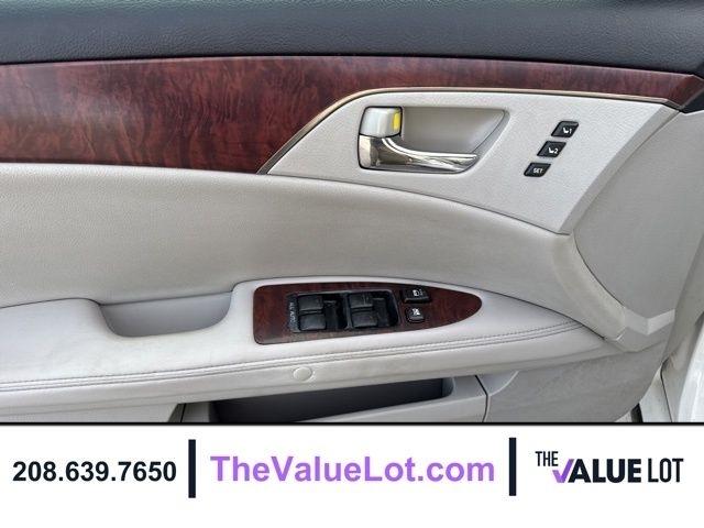 Toyota Avalon  2011