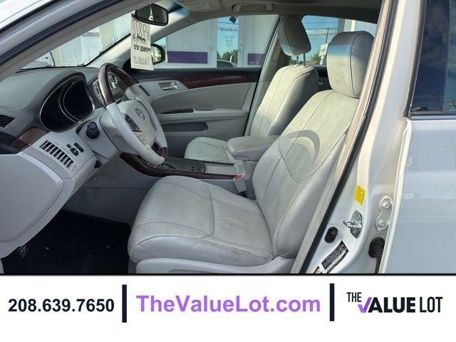 Toyota Avalon  2011