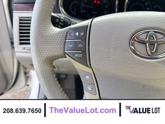 Toyota Avalon  2011