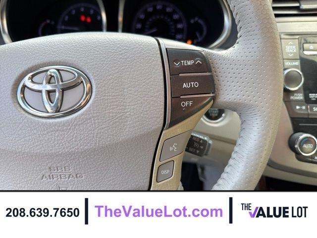 Toyota Avalon  2011
