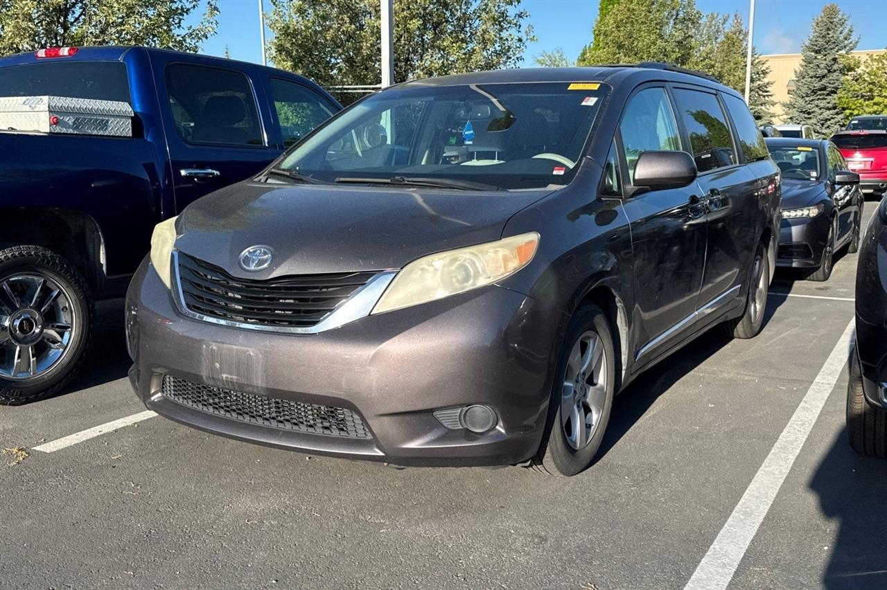 Toyota Sienna  2012
