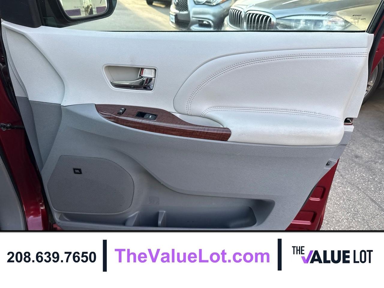 Toyota Sienna  2011