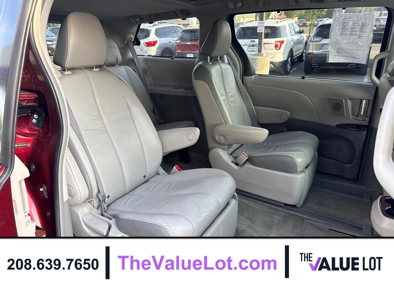Toyota Sienna  2011