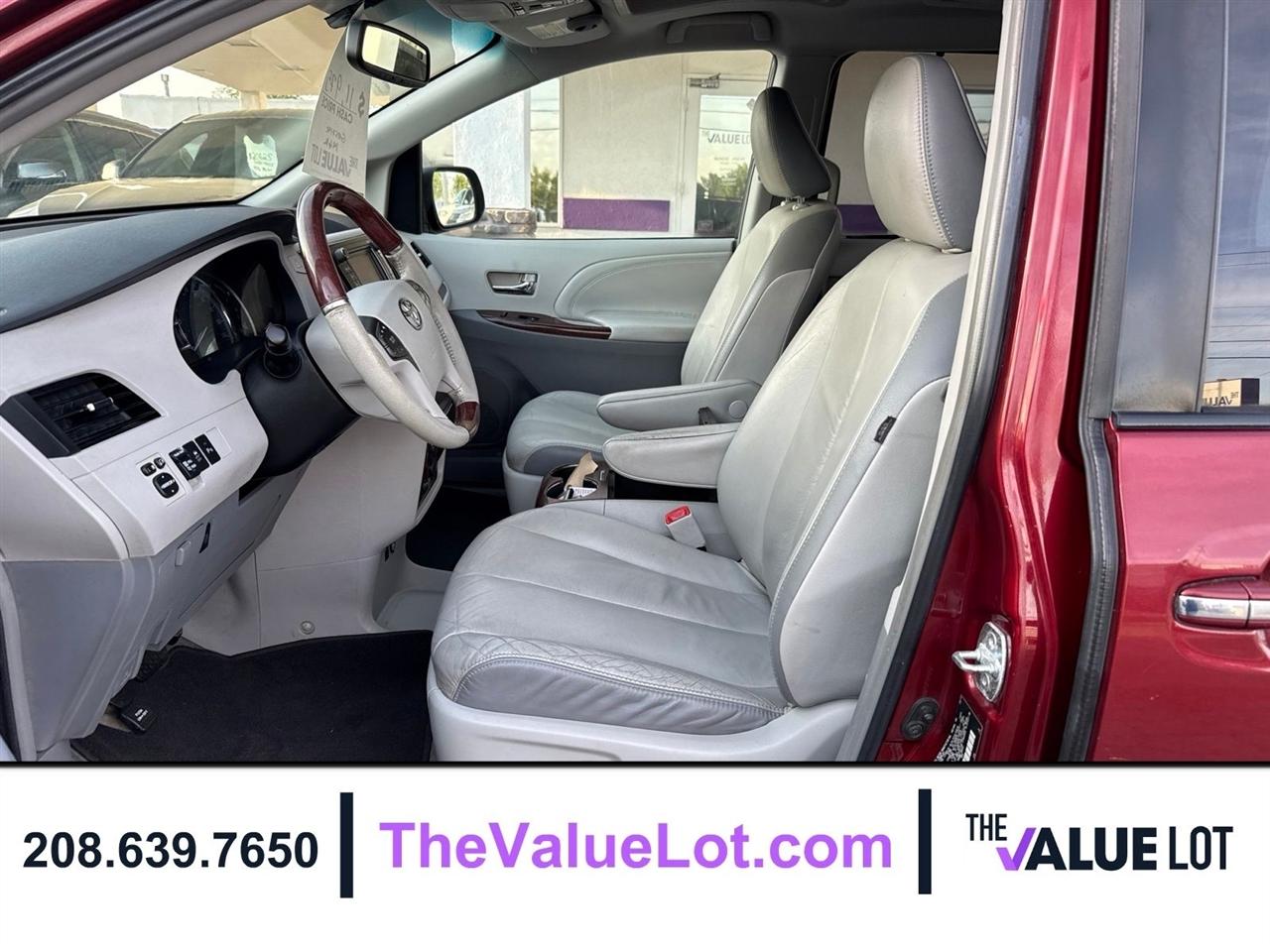 Toyota Sienna  2011