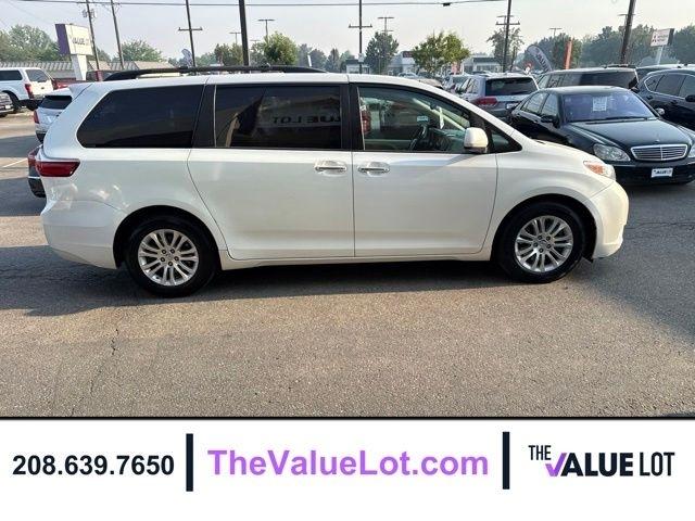 Toyota Sienna  2017