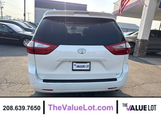 Toyota Sienna  2017