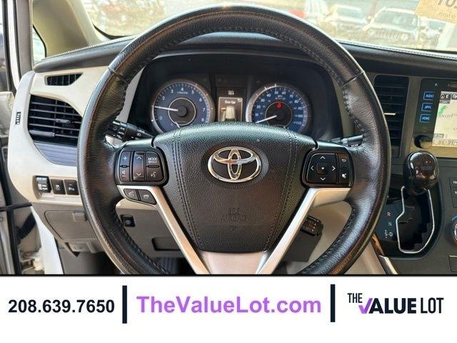 Toyota Sienna  2017