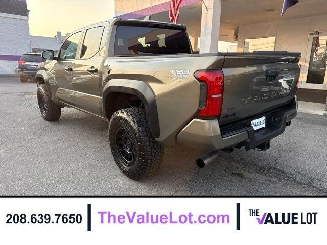 Toyota Tacoma 4WD  2025