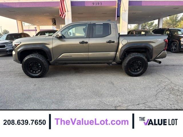 Toyota Tacoma 4WD  2025