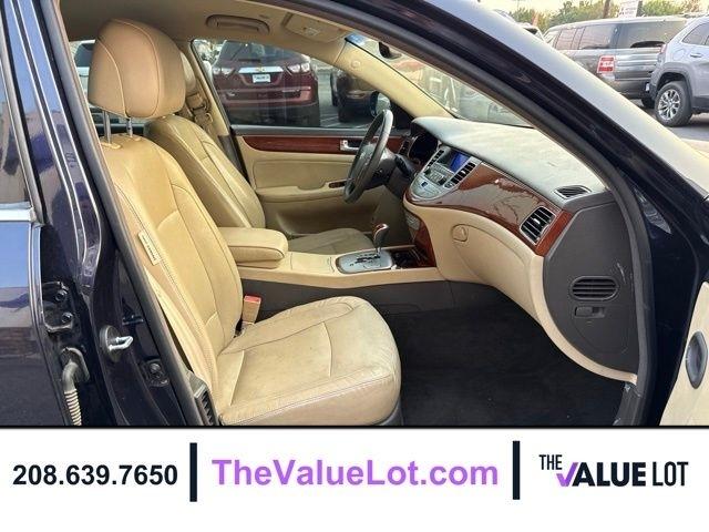 Hyundai Genesis  2012