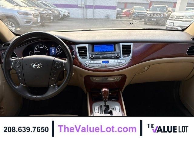 Hyundai Genesis  2012