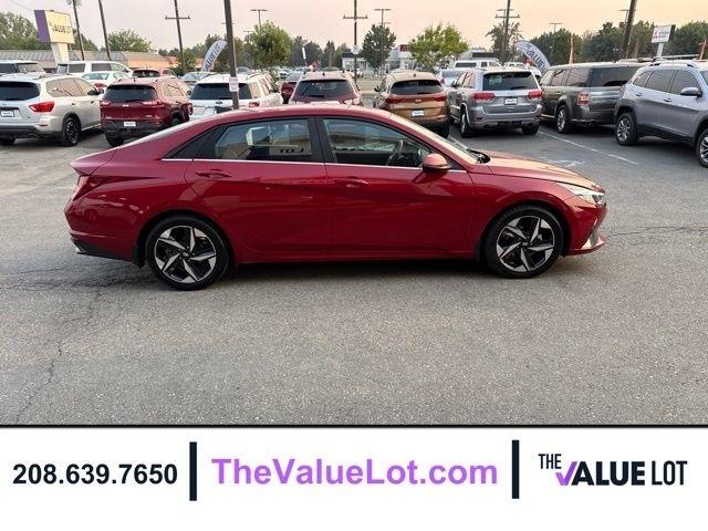 Hyundai Elantra  2022