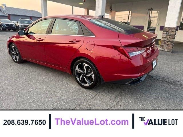 Hyundai Elantra  2022