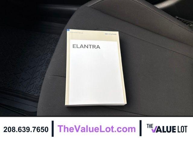Hyundai Elantra  2022