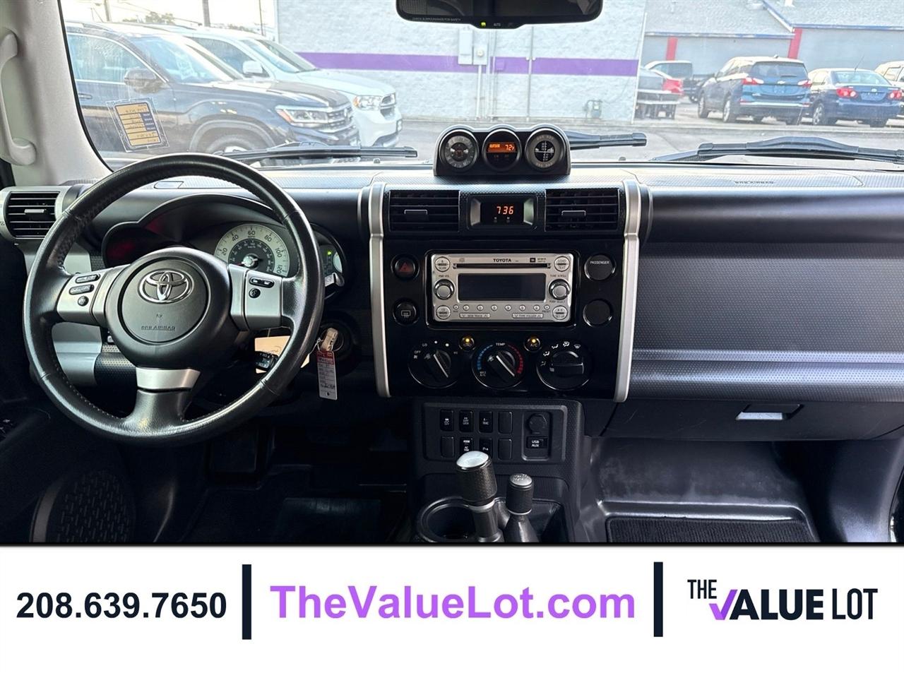 Toyota FJ Cruiser  2012