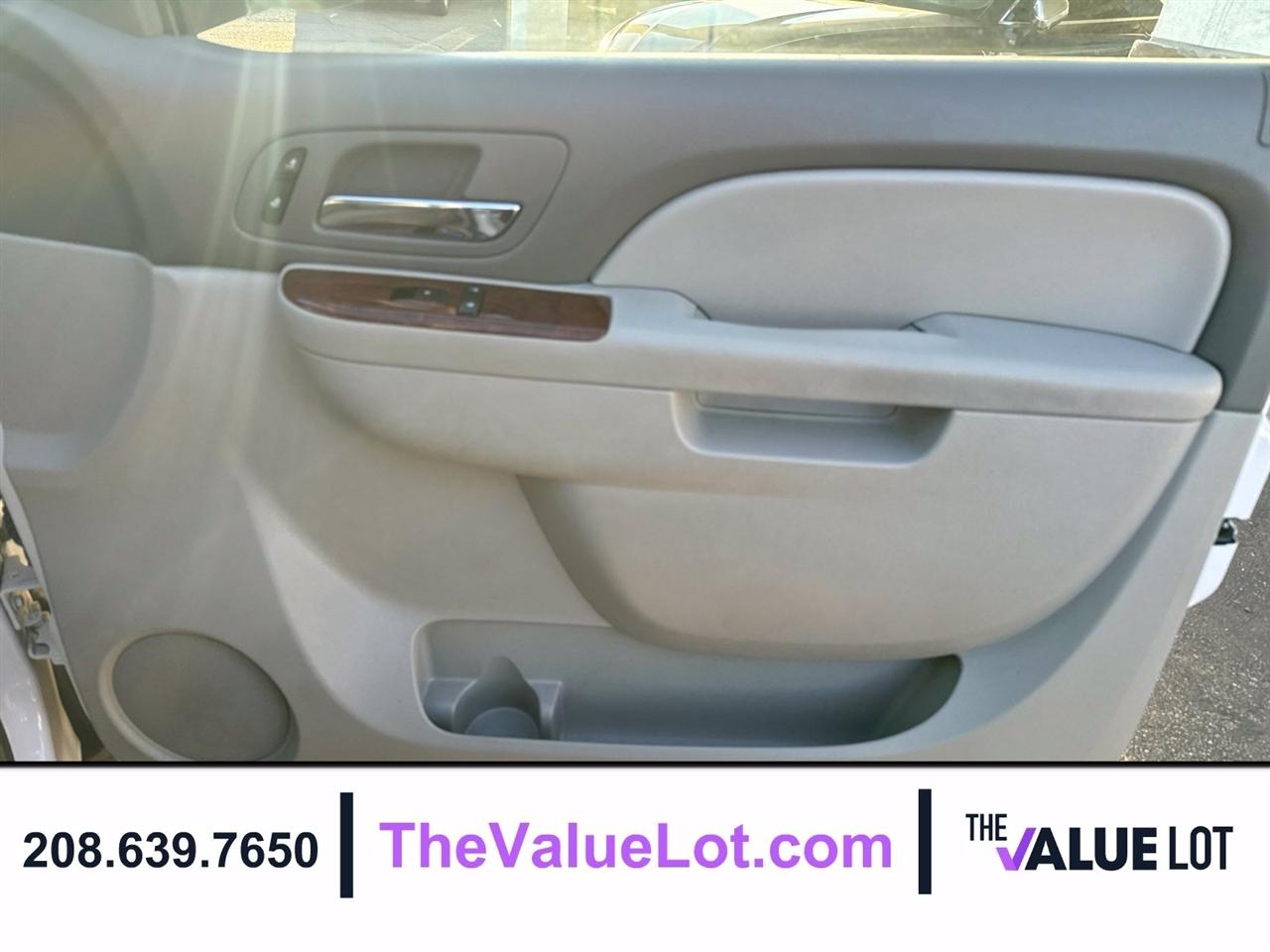 Chevrolet Suburban  2012
