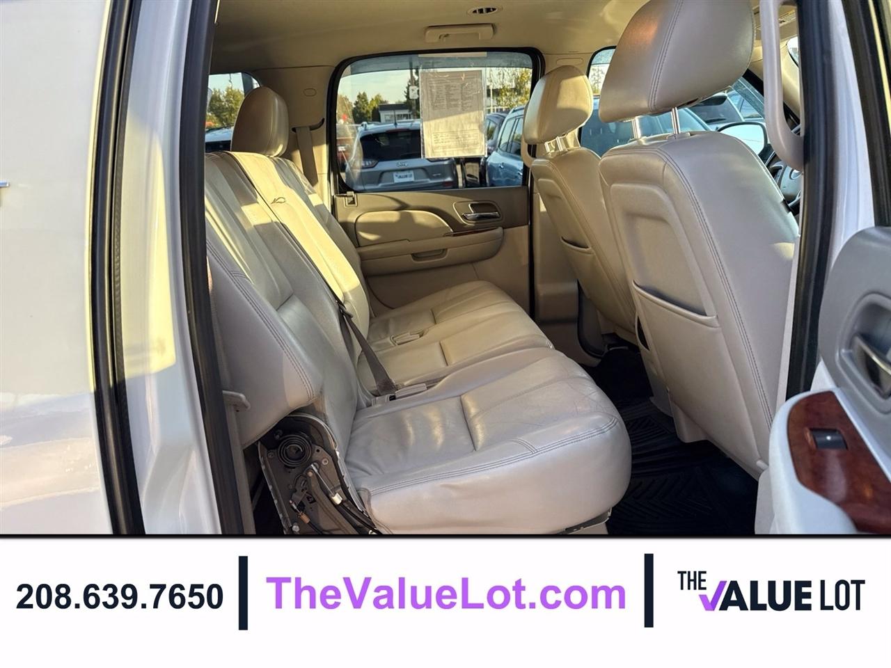 Chevrolet Suburban  2012