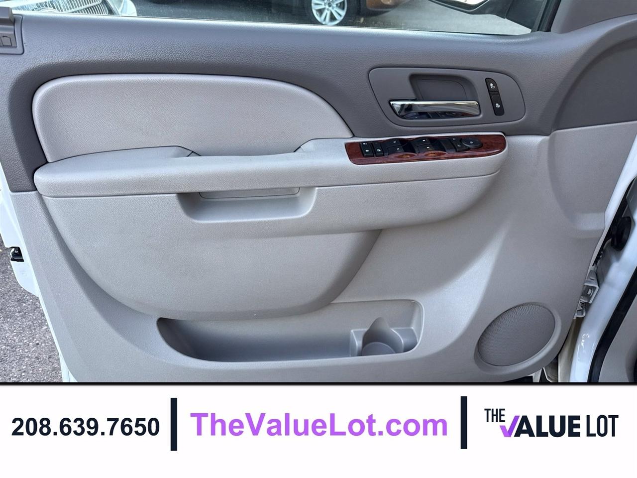 Chevrolet Suburban  2012
