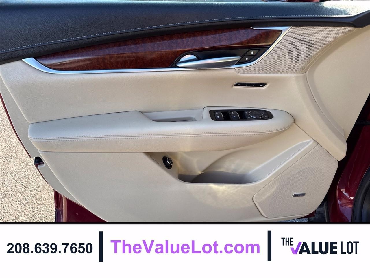Cadillac XT5 photo 23