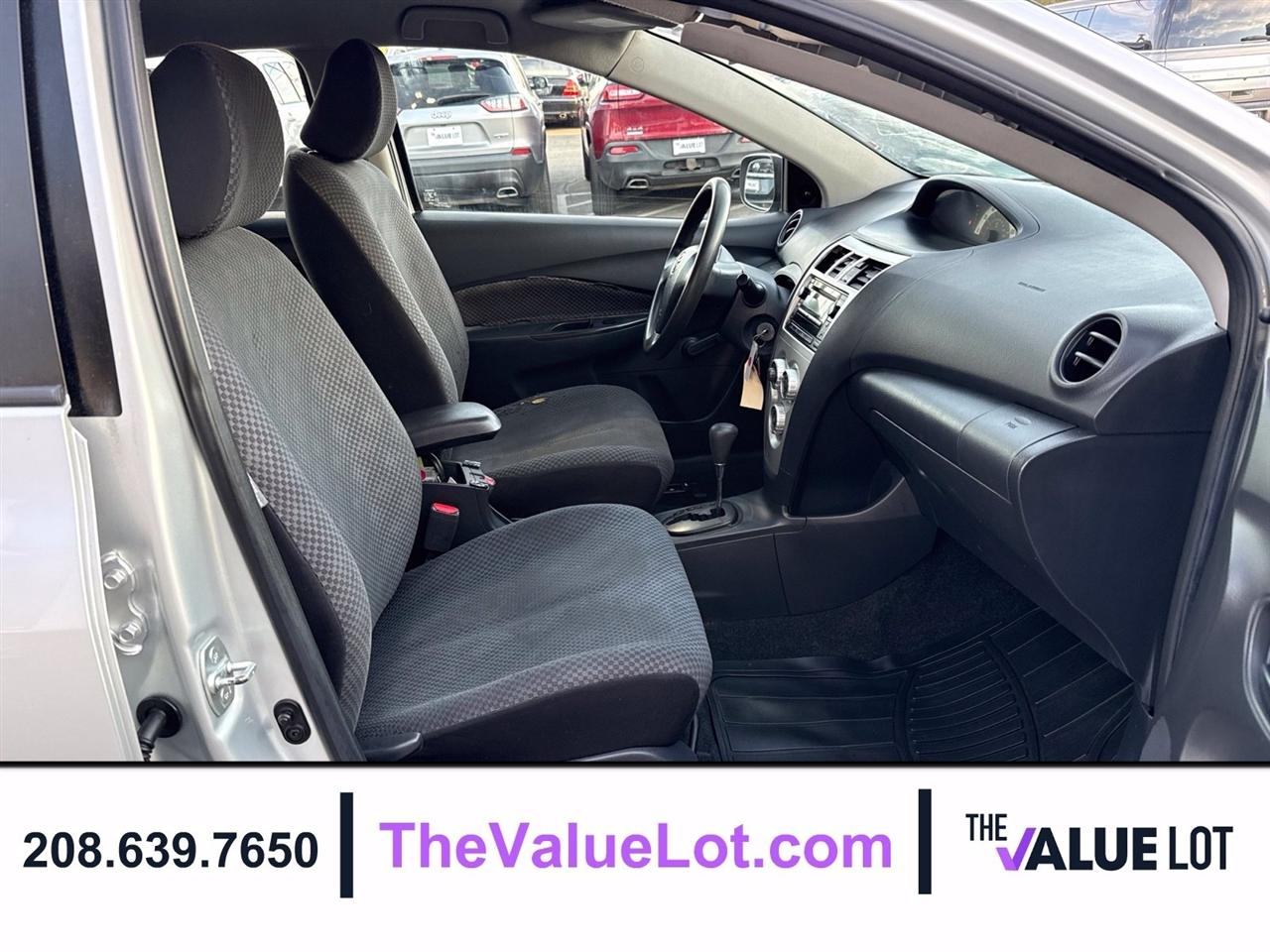 Toyota Yaris photo 13