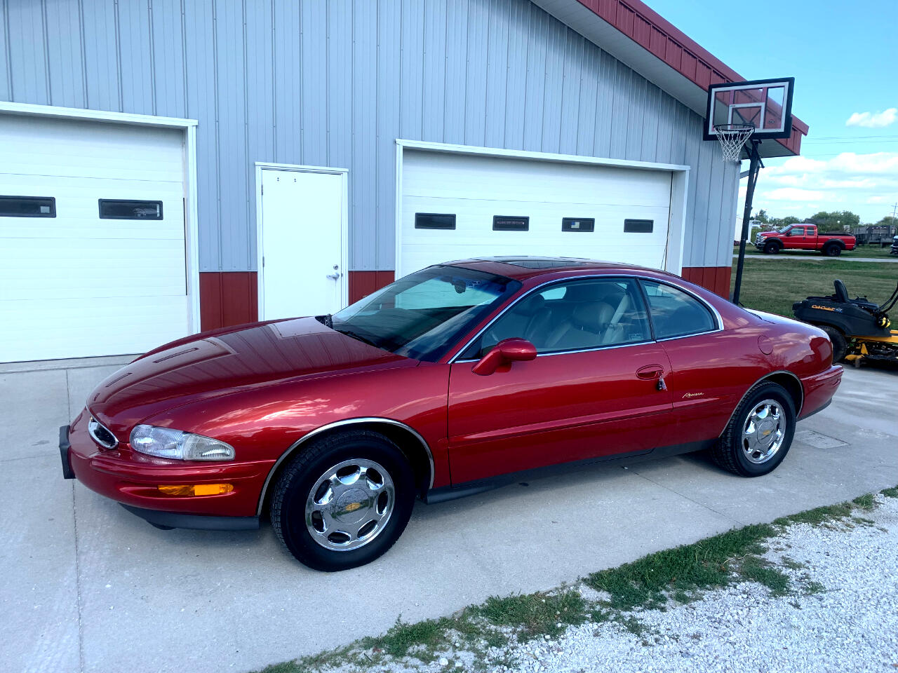 1999 Buick Riviera 2dr Coupe