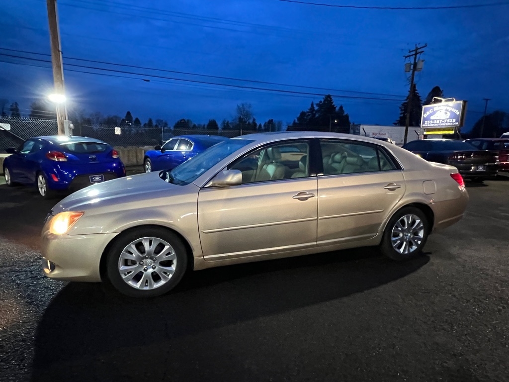 Toyota Avalon 4dr Sdn Limited (Natl) 2010