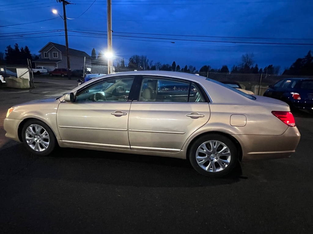 Toyota Avalon 4dr Sdn Limited (Natl) 2010