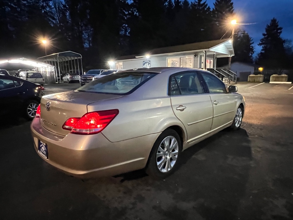 Toyota Avalon 4dr Sdn Limited (Natl) 2010