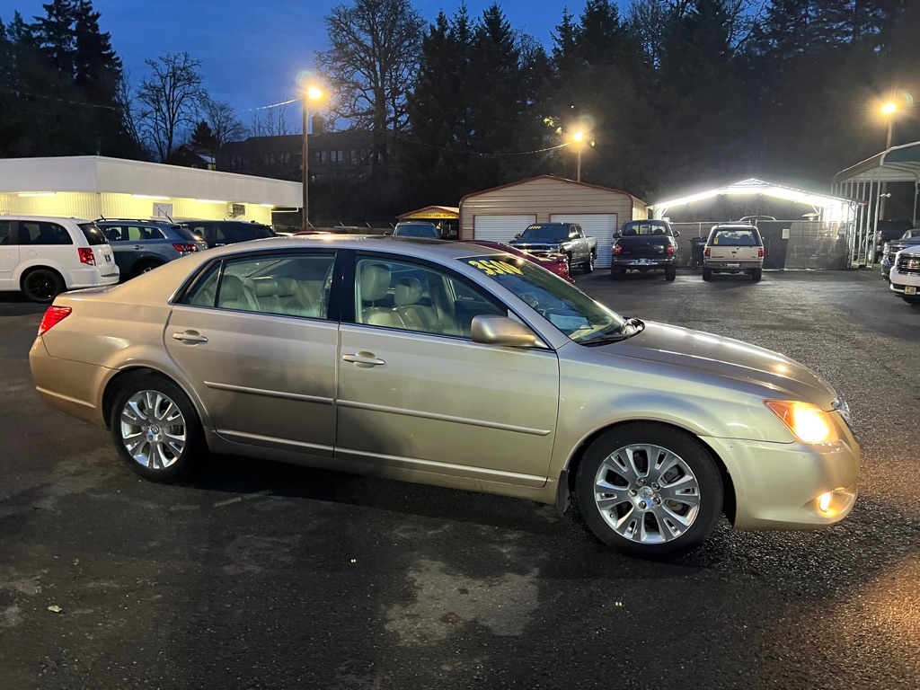 Toyota Avalon 4dr Sdn Limited (Natl) 2010