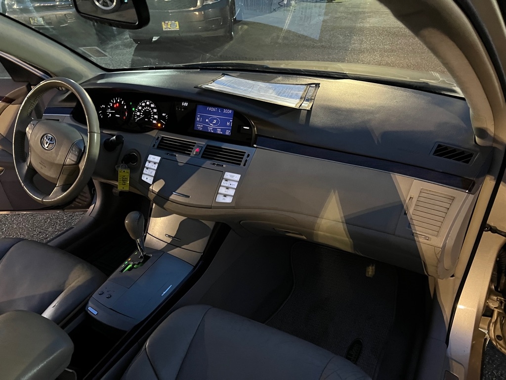 Toyota Avalon 4dr Sdn Limited (Natl) 2010