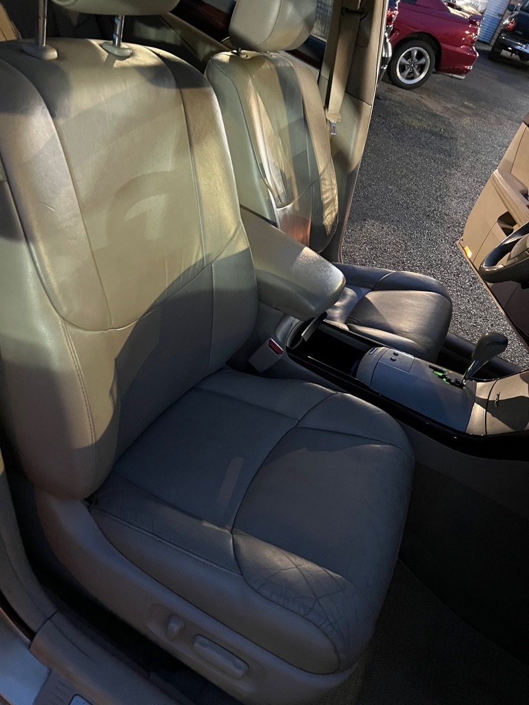 Toyota Avalon 4dr Sdn Limited (Natl) 2010