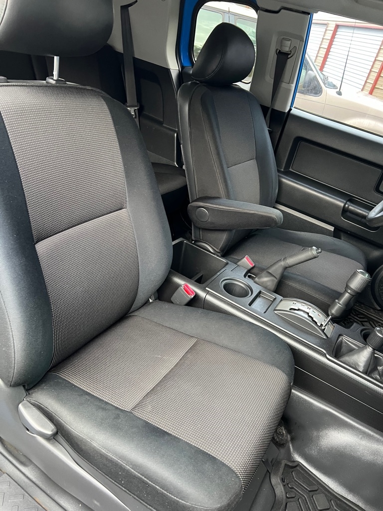 Toyota FJ Cruiser 4D SUV 4WD 2007