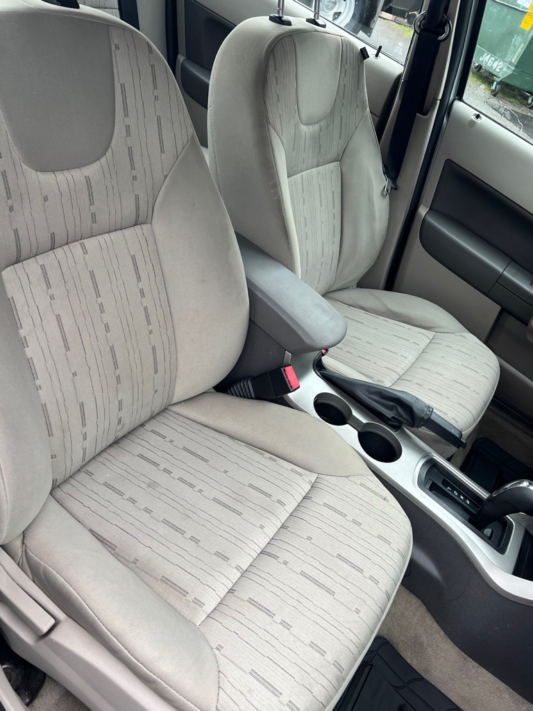 Ford Focus 4dr Sdn SE 2009