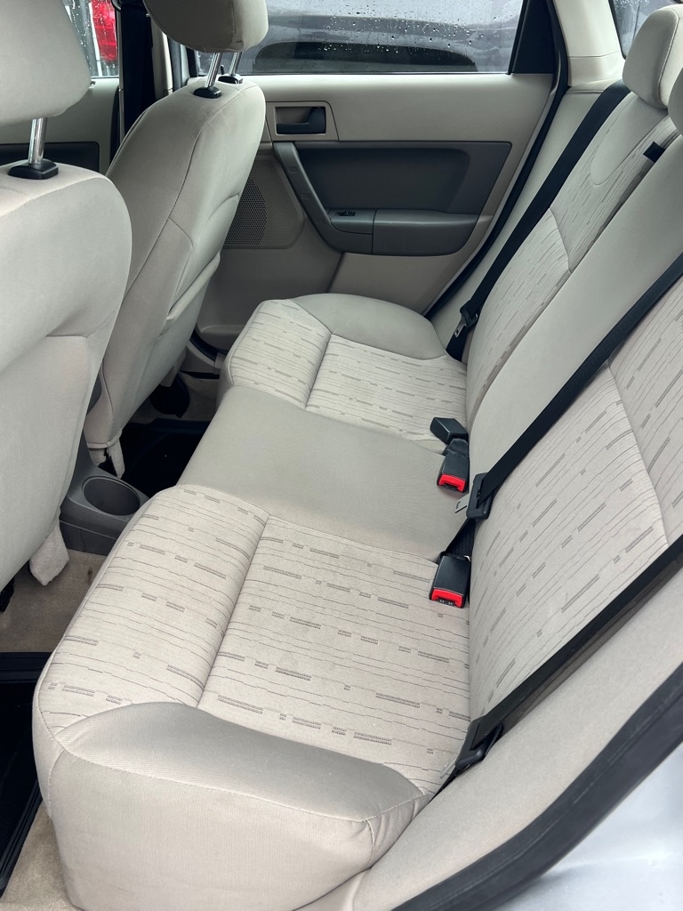 Ford Focus 4dr Sdn SE 2009