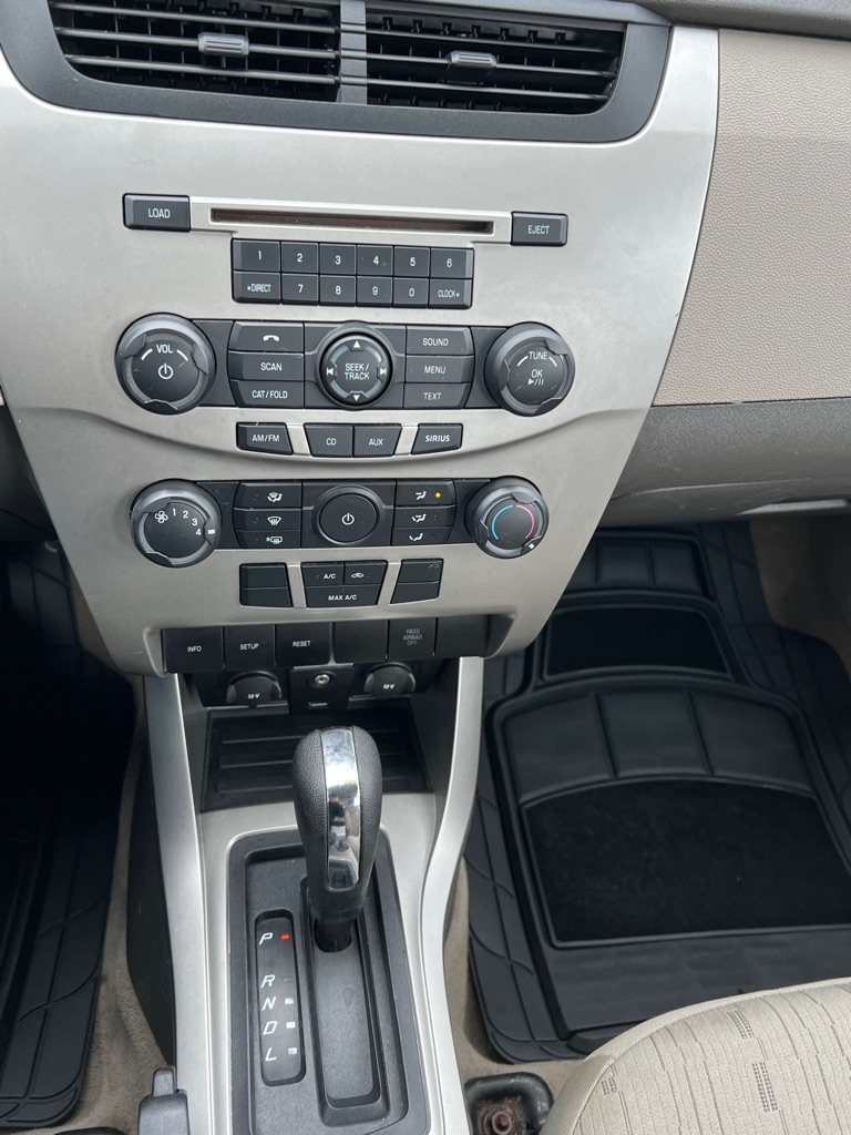 Ford Focus 4dr Sdn SE 2009