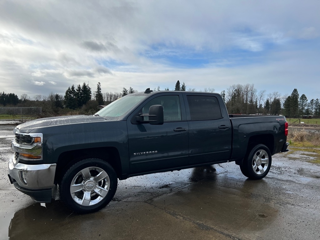 Chevrolet Silverado 1500 4WD Crew Cab 143.5" LT w/1LT 2017