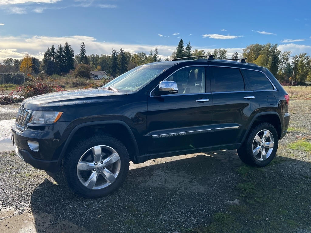 Jeep Grand Cherokee 4WD 4dr Overland Summit 2011