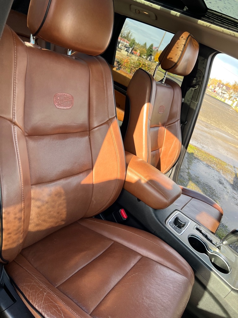 Jeep Grand Cherokee 4WD 4dr Overland Summit 2011