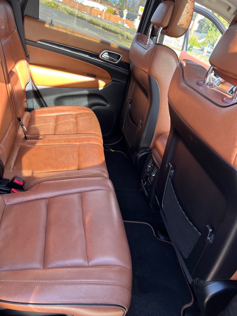 Jeep Grand Cherokee 4WD 4dr Overland Summit 2011