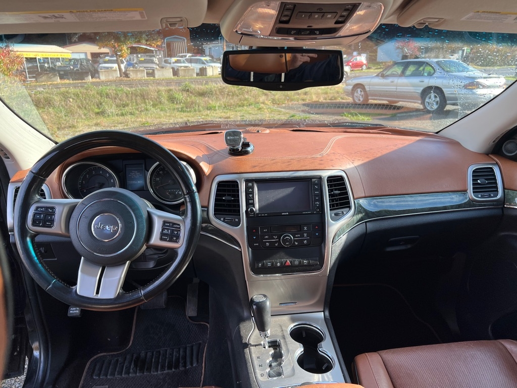 Jeep Grand Cherokee 4WD 4dr Overland Summit 2011