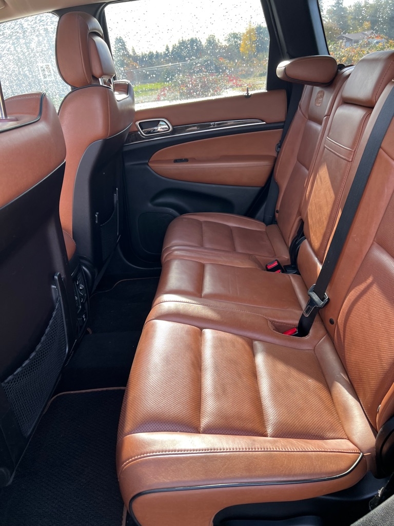 Jeep Grand Cherokee 4WD 4dr Overland Summit 2011