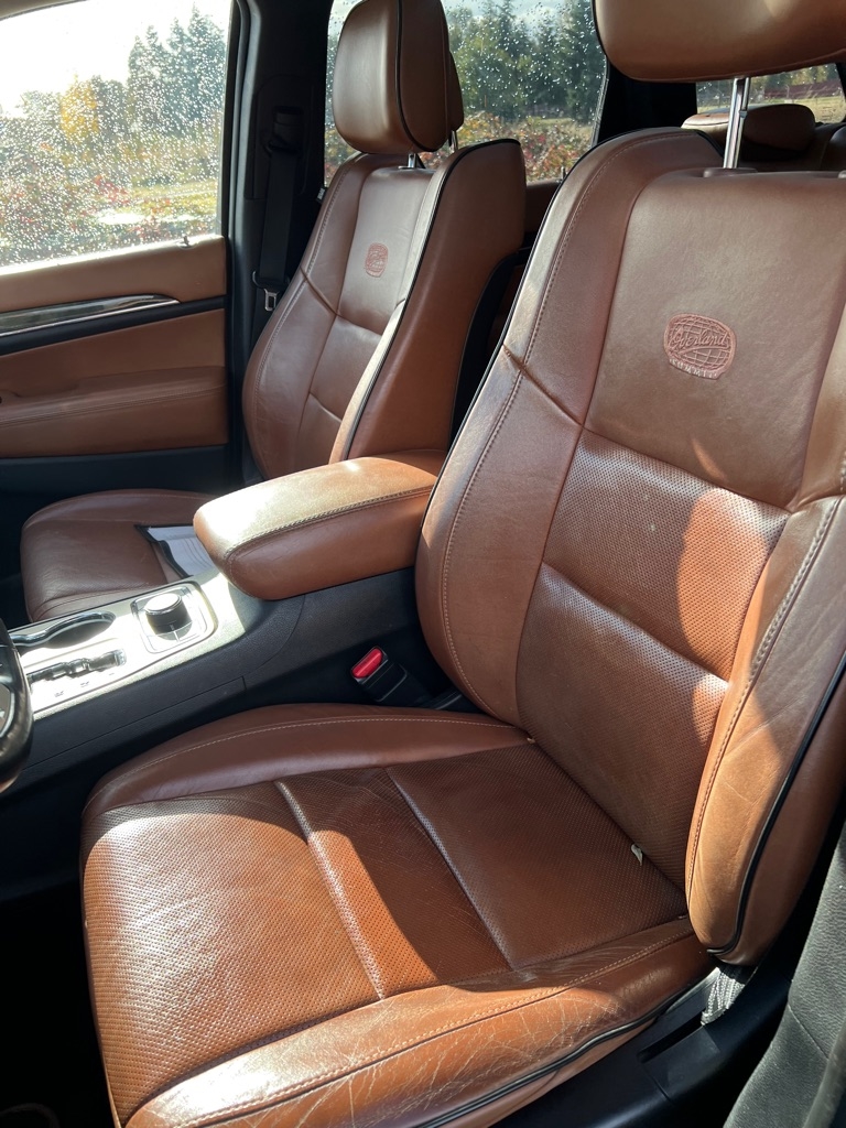 Jeep Grand Cherokee 4WD 4dr Overland Summit 2011