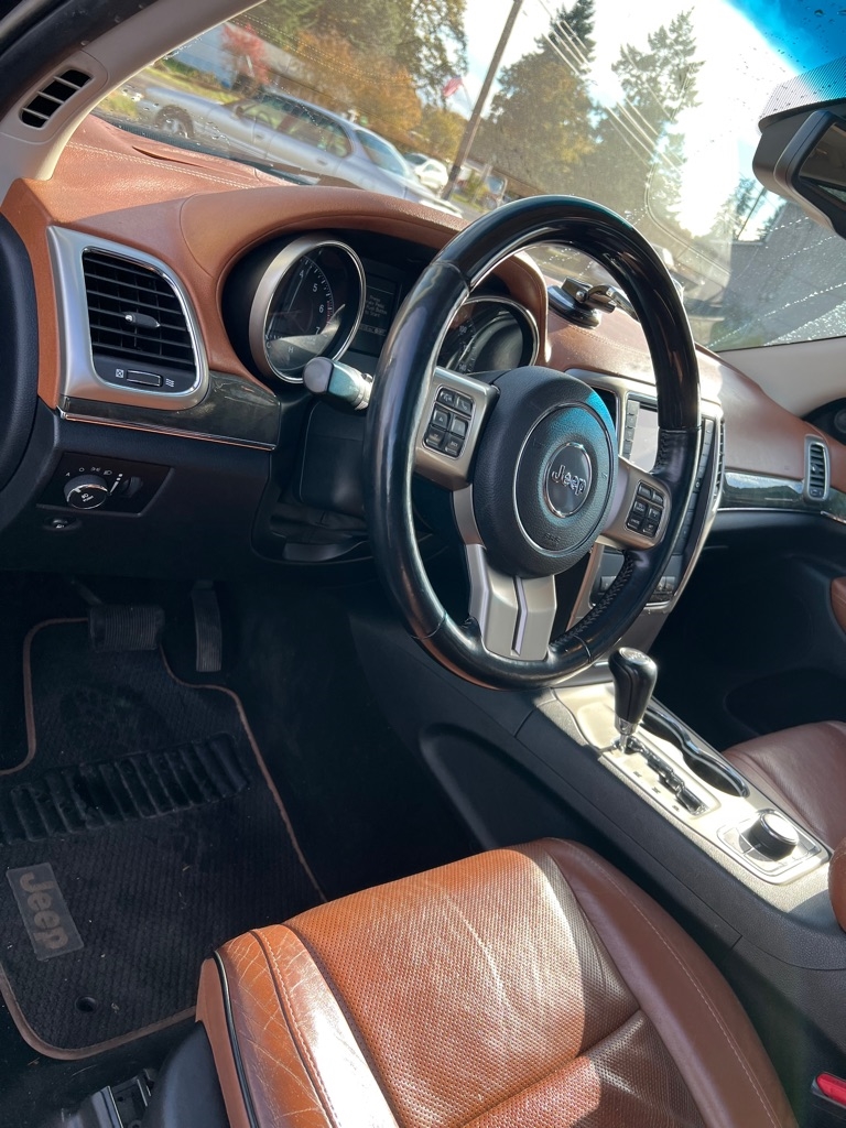 Jeep Grand Cherokee 4WD 4dr Overland Summit 2011