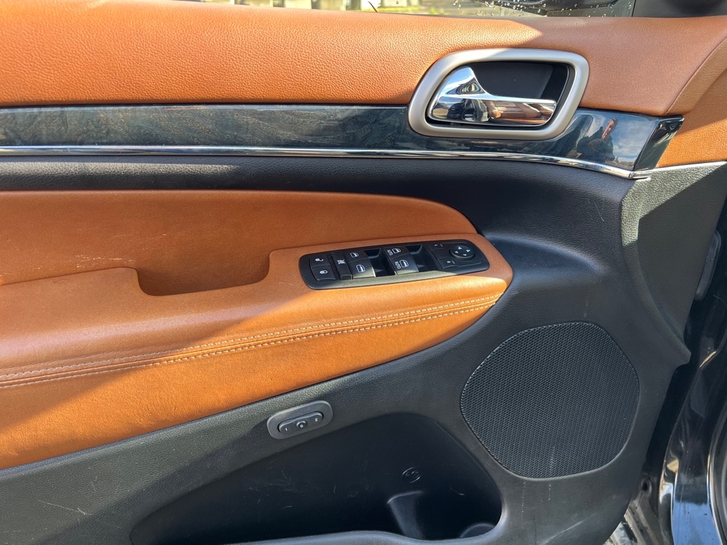 Jeep Grand Cherokee 4WD 4dr Overland Summit 2011